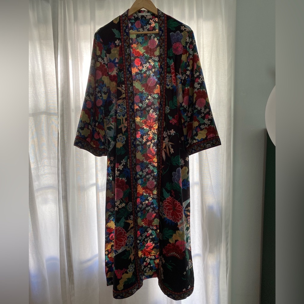 Alice + Olivia Lynn Side Slit Long Kimono L/XL